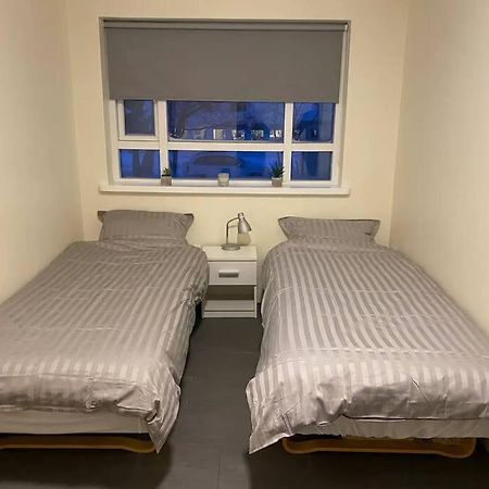 Husavik 2 Bedroom Apartment Bagian luar foto