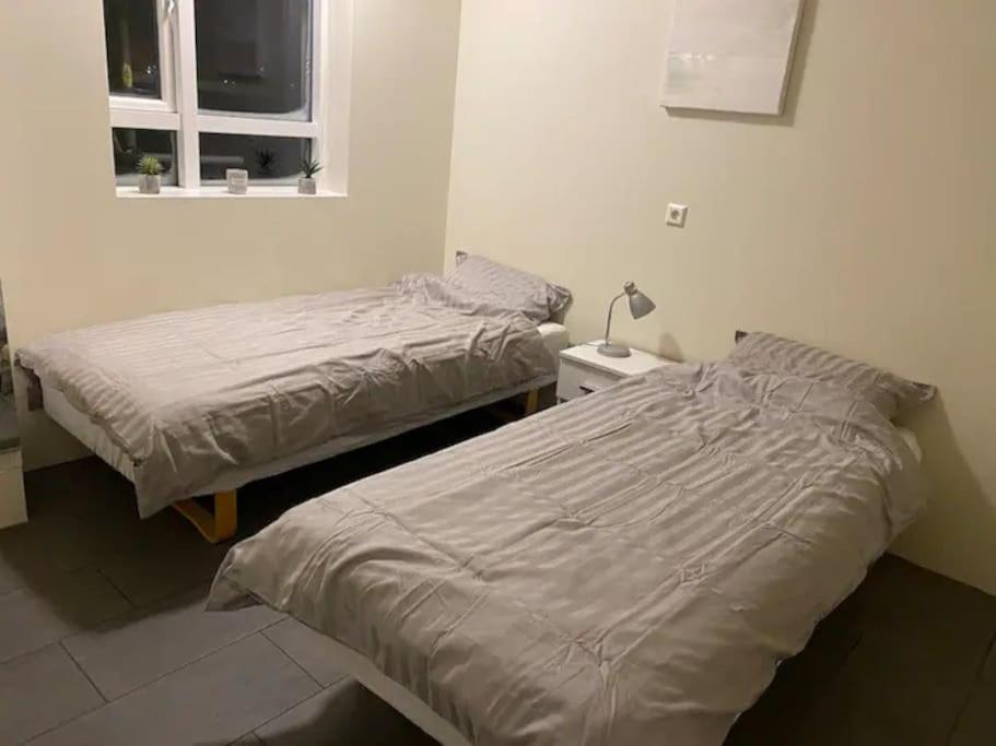 Husavik 2 Bedroom Apartment Bagian luar foto