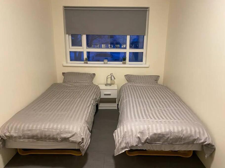 Husavik 2 Bedroom Apartment Bagian luar foto